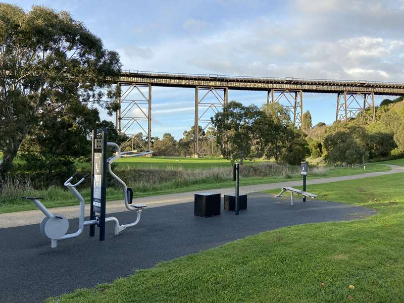 Adelaide Boulevard Outdoor Gym (Gowanbrae)