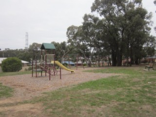 Akoonah Drive Playground, Golden Square