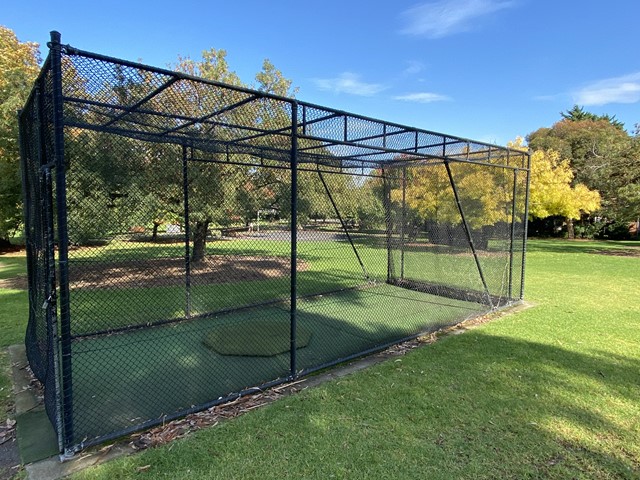 Allnutt Park Free Golf Practice Cage (McKinnon)