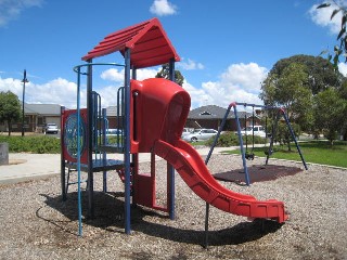 Red Angus Crescent Playground, Doreen