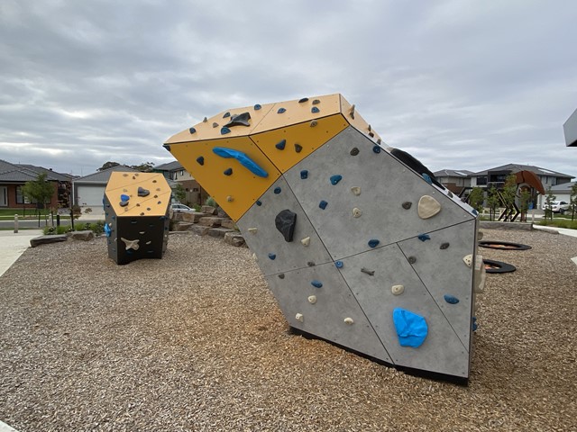 Azzam Street Bee Playground, Clyde North