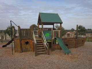 Haddon Hall Drive Playground, Attwood