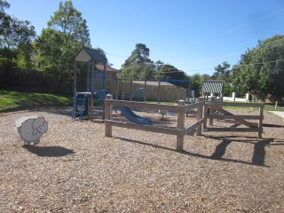 Castleton Road Playground, Viewbank
