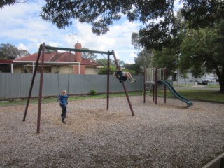 Menzies Court Playground, Kangaroo Flat