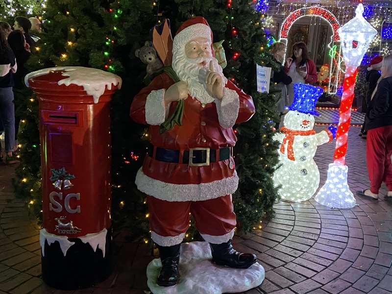 Christmas Lights (151 Dalgetty Road, Beaumaris)