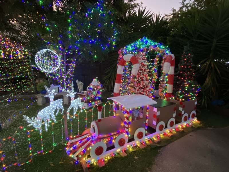 Christmas Lights (290 Gap Road, Sunbury)
