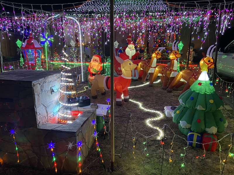 Christmas Lights (9 Warwick Close, Wantirna)