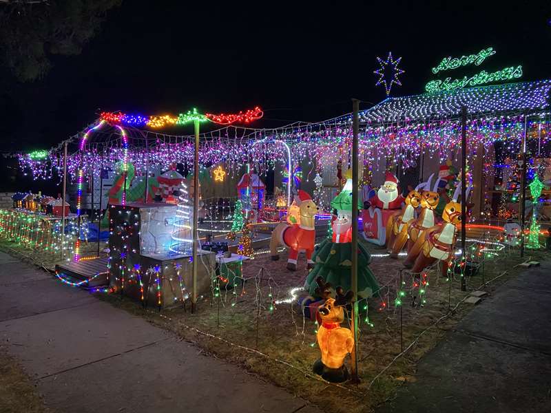Christmas Lights (9 Warwick Close, Wantirna)