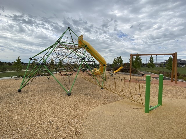 Corroboree Street Playground, Clyde North