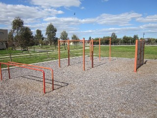 Donvale Avenue Playground, Roxburgh Park