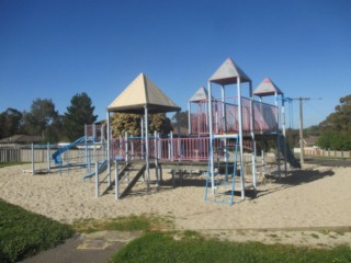 Dyason Drive Playground, Long Gully