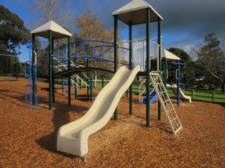 Ellen Lyndon Park Playground, Cnr Parr St and Steele St, Leongatha