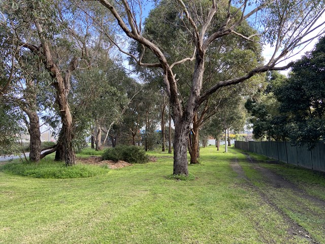 Ferntree Gully Linear Reserve Dog Off Leash Area (Scoresby)