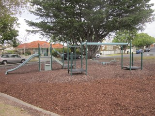 Girton Crescent Playground, Manifold Heights