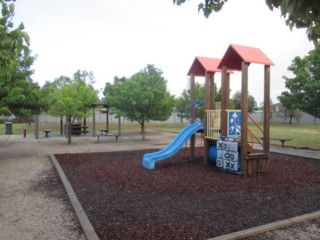 Glenmore Estate Reserve Playground, Dalcruin Drive, Bannockburn