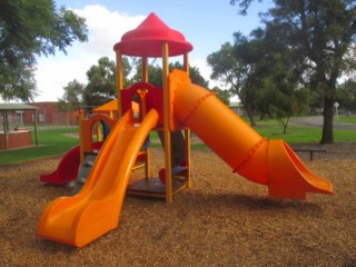 Henshilwood Memorial Reserve Playground, Armagh Crescent, Irymple