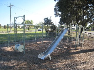 I.W. Dole Reserve Playground, Dole Avenue, Reservoir