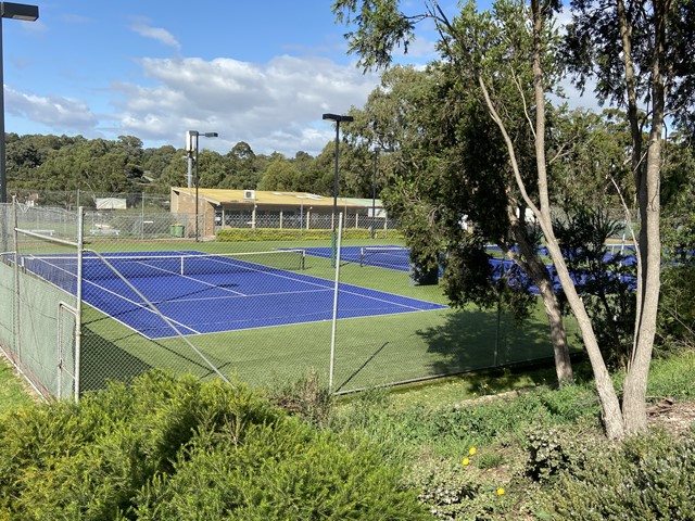 Karingal Drive Tennis Club (Greensborough)