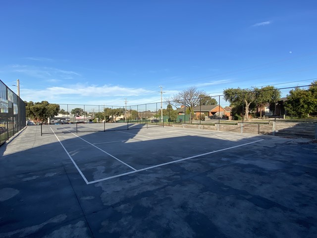 Knoxfield Shopping Centre Free Public Tennis Court (Knoxfield)