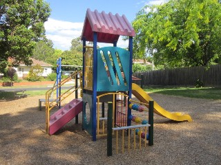 Manniche Avenue Playground, Mont Albert North