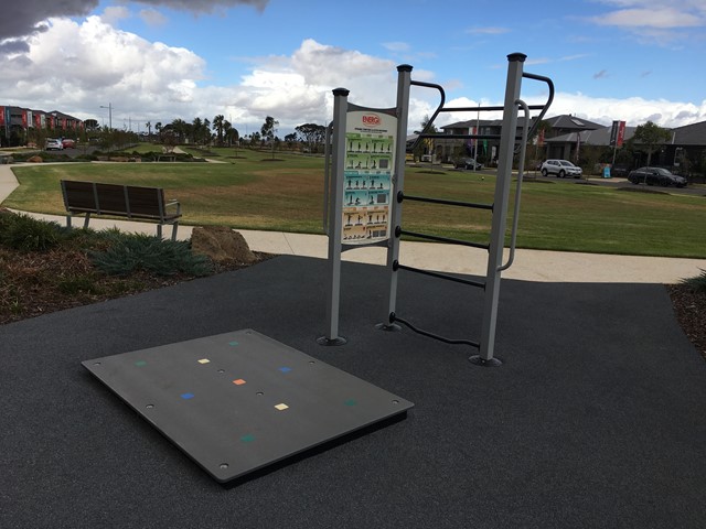 Memory Crescent Outdoor Gym (Manor Lakes)