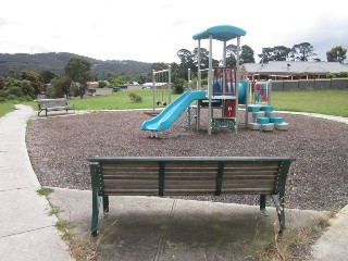 Merlot Court Playground, Yarra Glen
