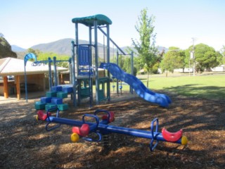 Moore Park Playground, Cnr Main Street and Utah Place, Eildon