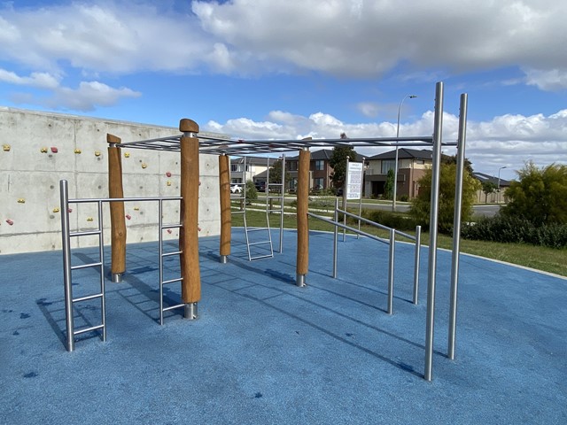 Newgrange Boulevard Outdoor Gym (Clyde North)