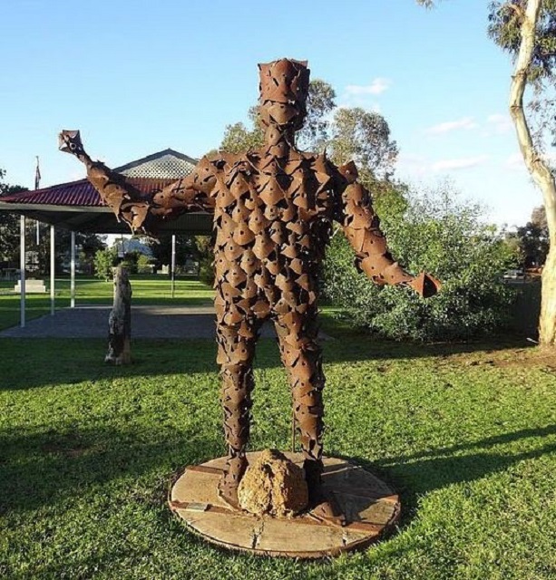 Nullawil - Iron Man Sculpture