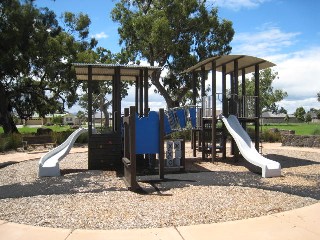 Overland Drive Playground, Doreen