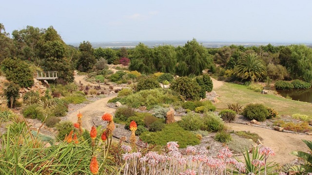 Panorama Wildlife Sanctuary and Secret Gardens (Boneo)