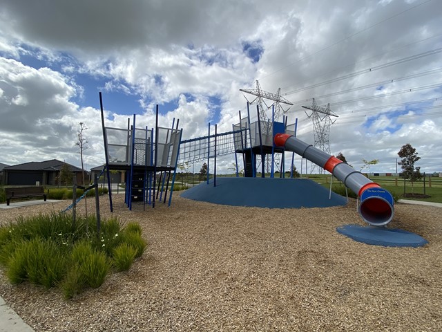 Paragon Drive Playground, Clyde North