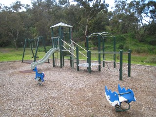 Partingtons Flat Playground, Kalparrin Avenue, Greensborough