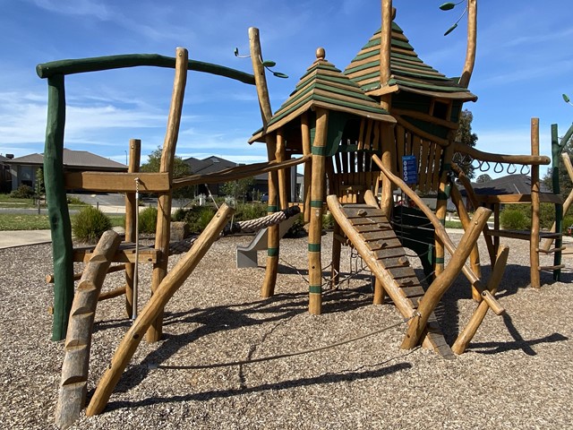 Patton Street Playground, Doreen