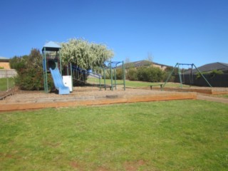 Rusrees Court Playground, Drouin