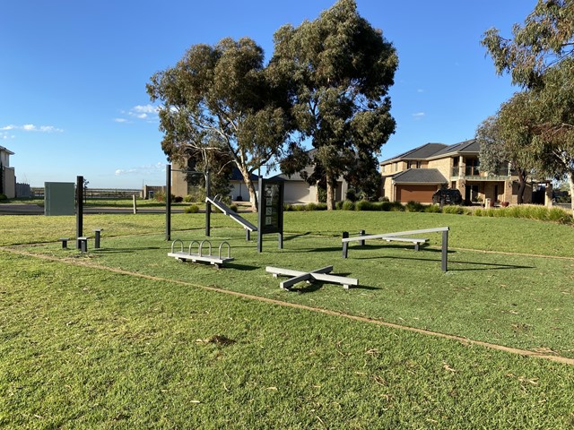 Sanctuary Lakes East Boulevard Outdoor Gym (Point Cook)