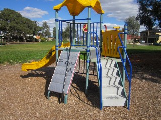Santa Cruz Boulevard Playground, Roxburgh Park