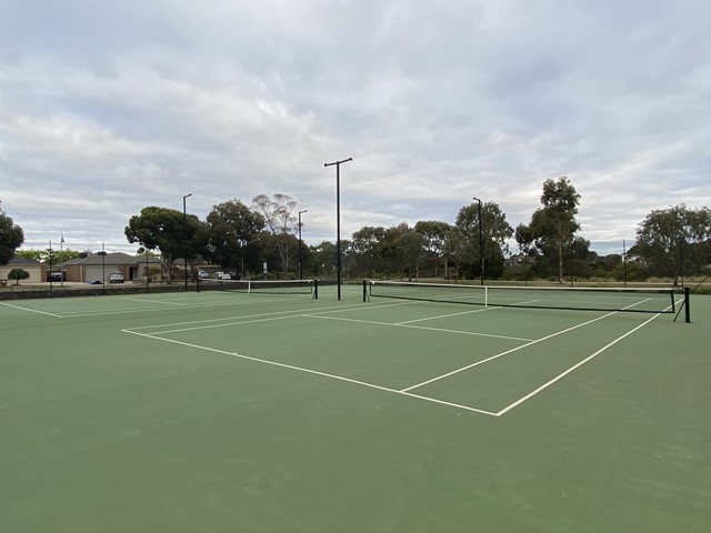 Seasons Park Free Public Tennis Court (Tarneit)