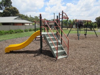 Semillon Grove Playground, Mount Clear