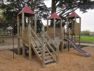 Towerhill Park Playground, Caversham Terrace, Lynbrook