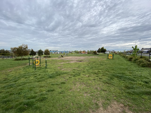 Trueman Reserve Fenced Dog Park (Cranbourne West)