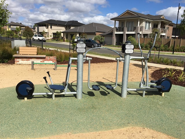 Village Square Park Outdoor Gym (Wantirna South)