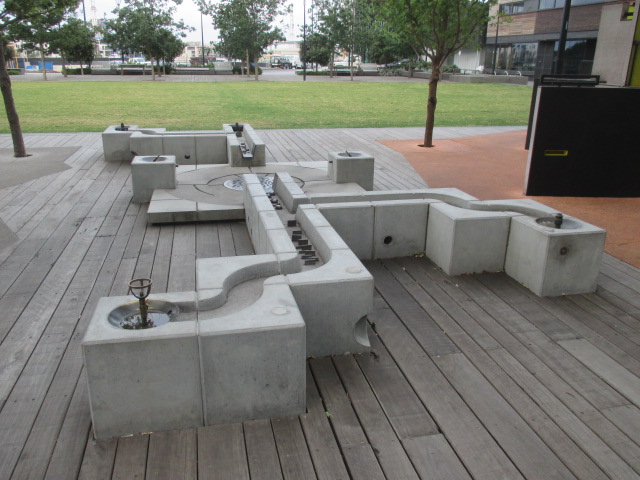 Buluk Park Water Play, Victoria Harbour Promenade