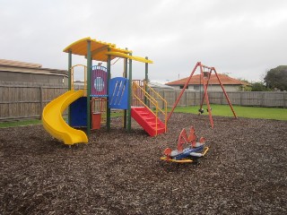 Wilton Avenue Playground, Newcomb