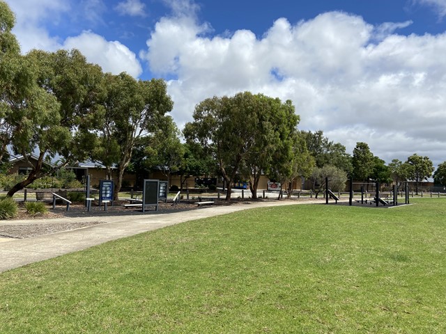 Altona Meadows Community Park Outdoor Gym (Altona Meadows)