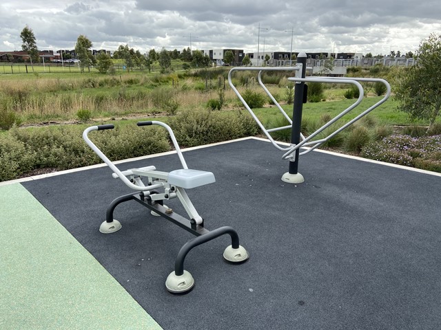 Aurora Town Centre Park Outdoor Gym Trail (Epping)