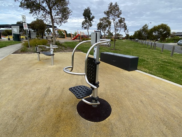 Avonbury Circuit Outdoor Gym (Cranbourne West)