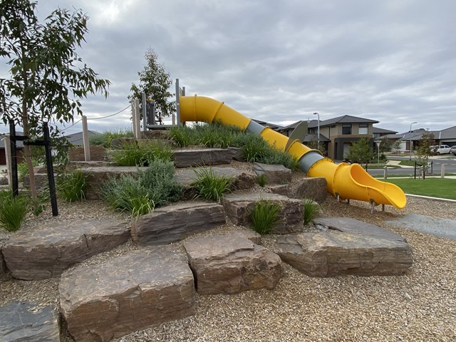 Azzam Street Bee Playground, Clyde North