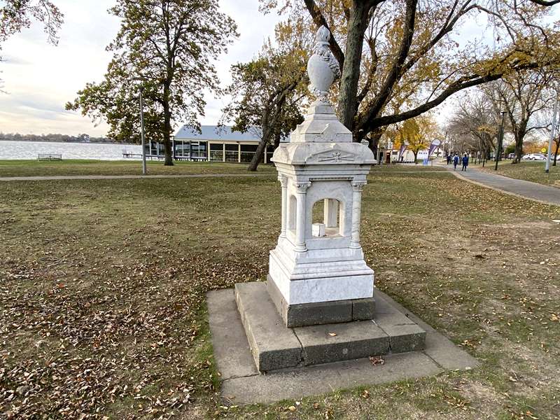 Ballarat Public Art Walk (Lake Wendouree)