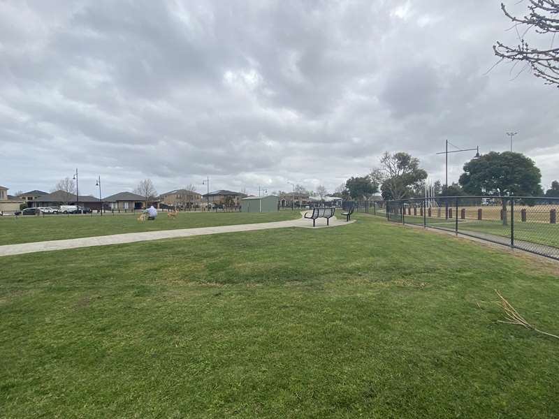 Balmoral Park Fenced Dog Park (Derrimut)